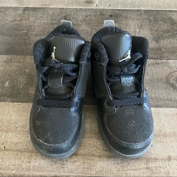 Jordan shoes little kids all black size 8C - Picture 8 of 9